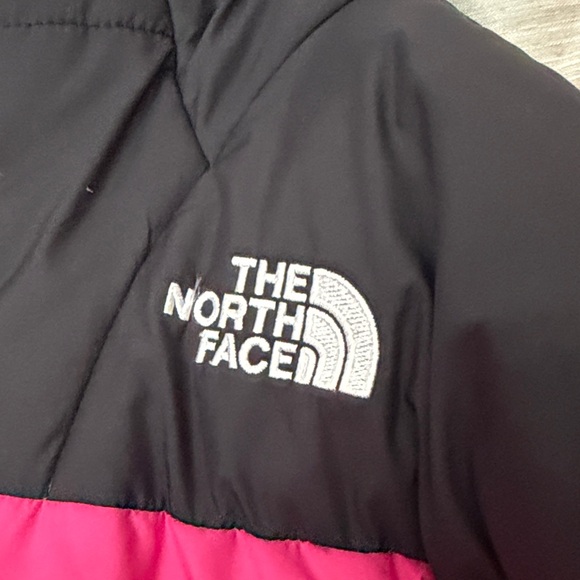 The North Face Kids Pink and Black Puffer Jacket - Picture 2 of 13